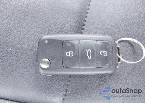 2018 Volkswagen Beetle 2.0T Coast/2.0T S/2.0T Se из США, поврежденный, VIN 3VW5DAAT1JM507249